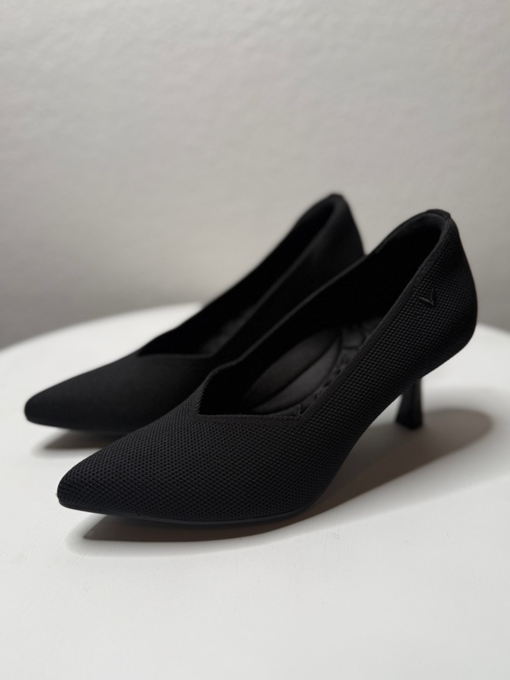 Vivaia Pointed Toe Heels Black Knit Anti Slip Arch Support Eco Friendly Size 5.5